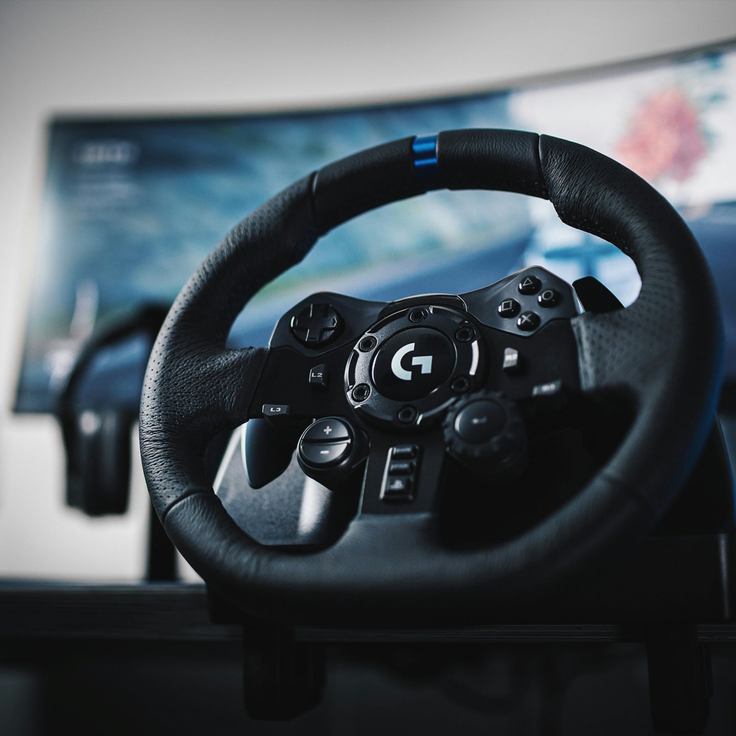 Logitech G923 Racing Wheel and Pedals for PS5 PS4 and PC